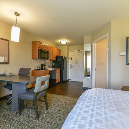 Candlewood Suites Medford By Ihg Экстерьер фото