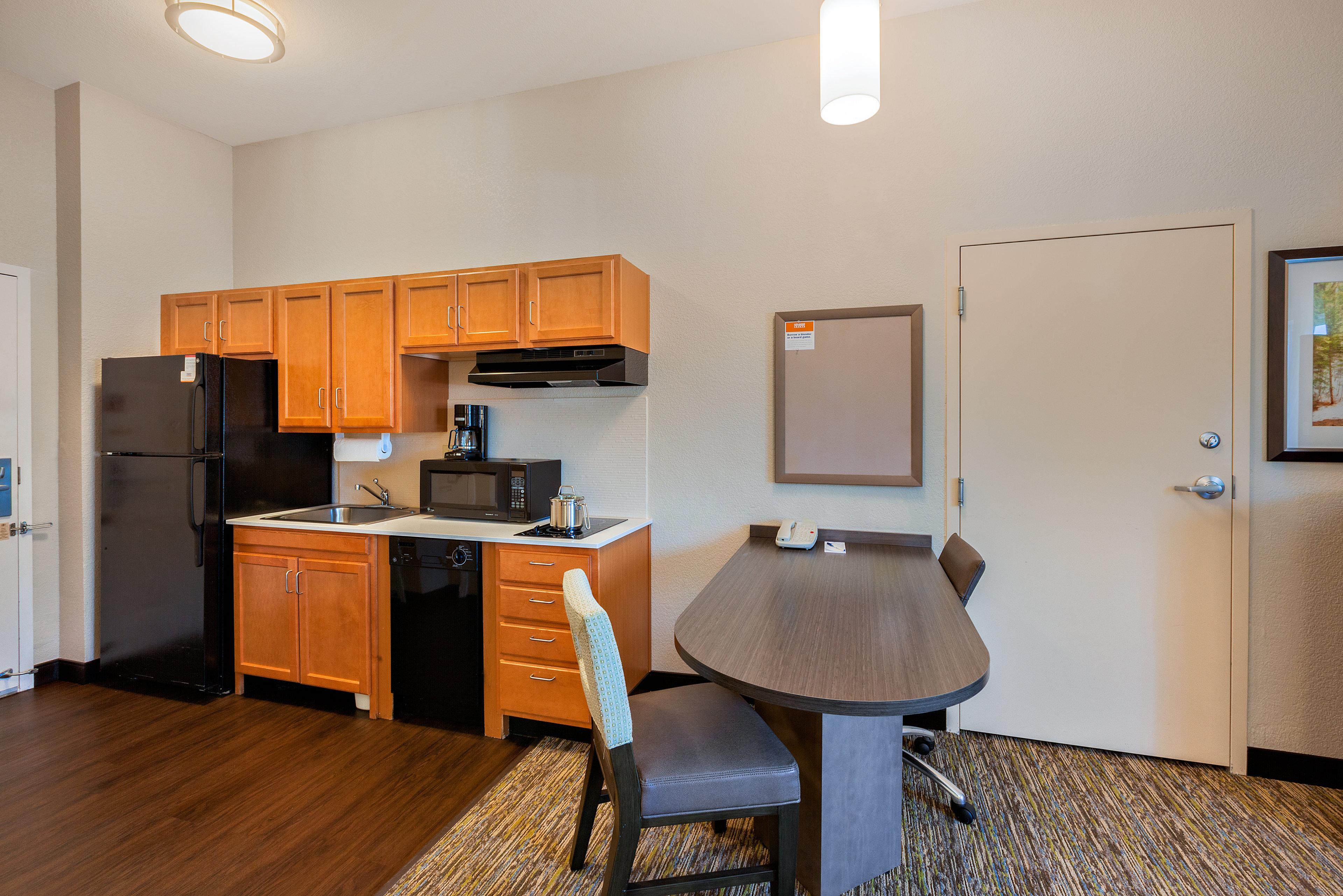 Candlewood Suites Medford By Ihg Экстерьер фото