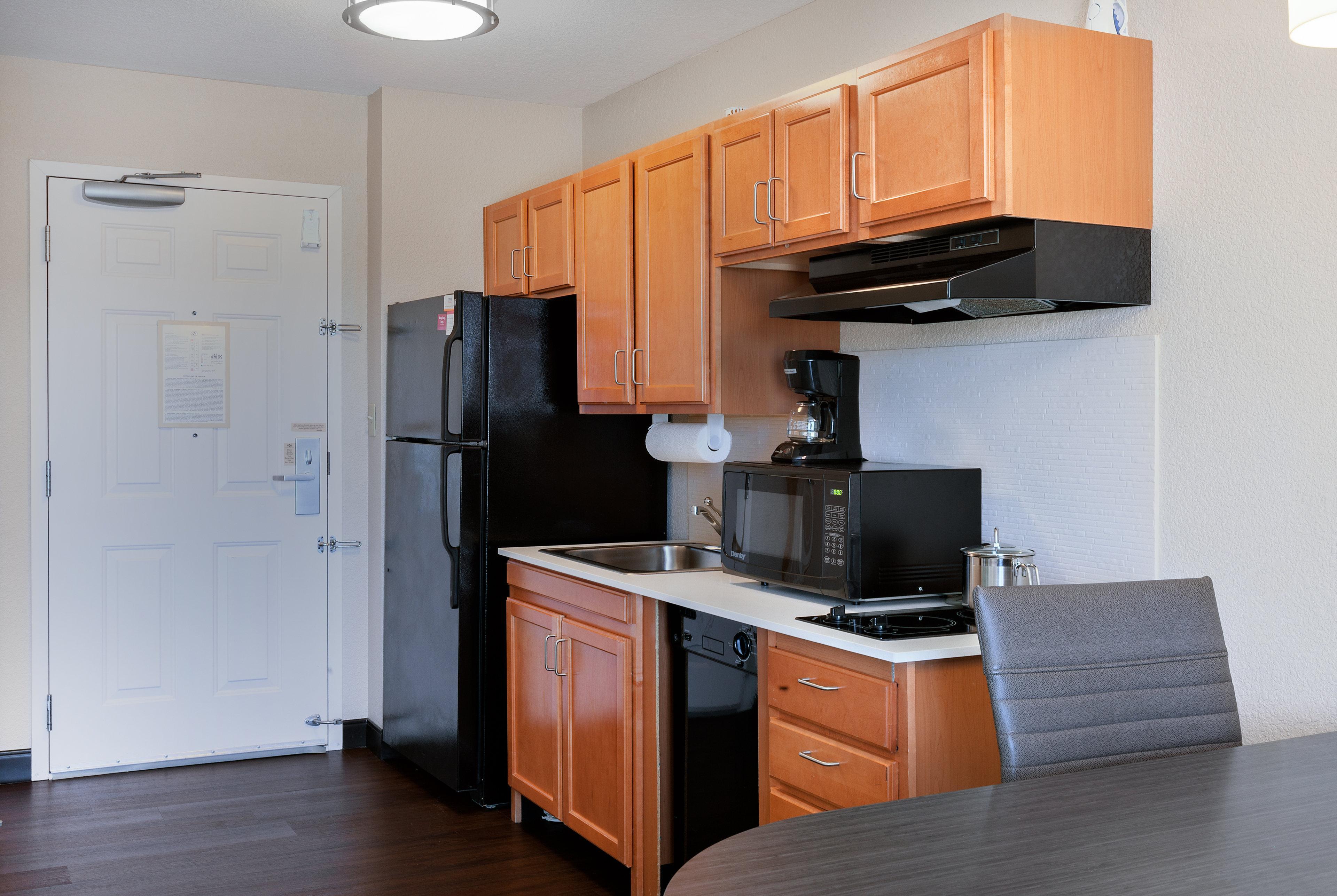 Candlewood Suites Medford By Ihg Экстерьер фото