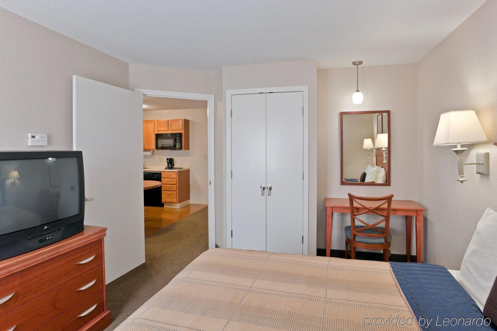 Candlewood Suites Medford By Ihg Экстерьер фото
